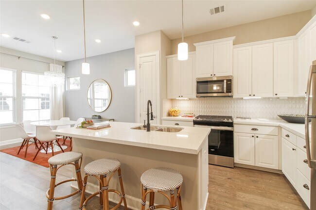 Building Photo - 5116 Royal Heath Dr