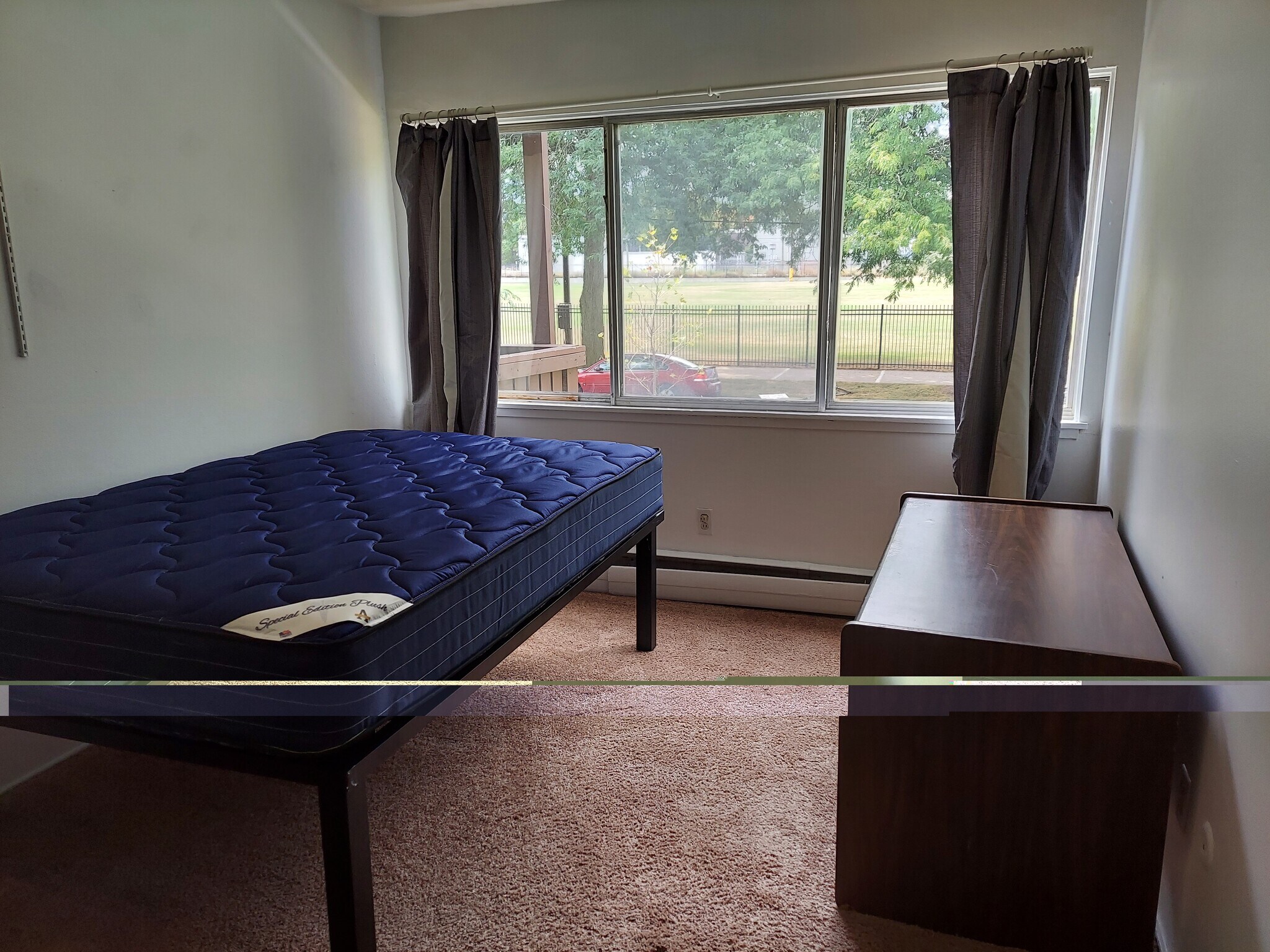 Building Photo - 915 S Division St