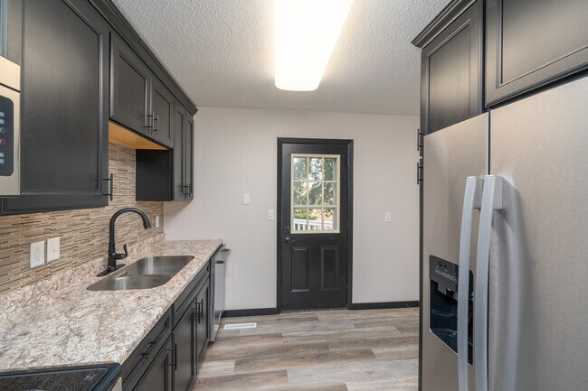 Building Photo - 408 Maple St