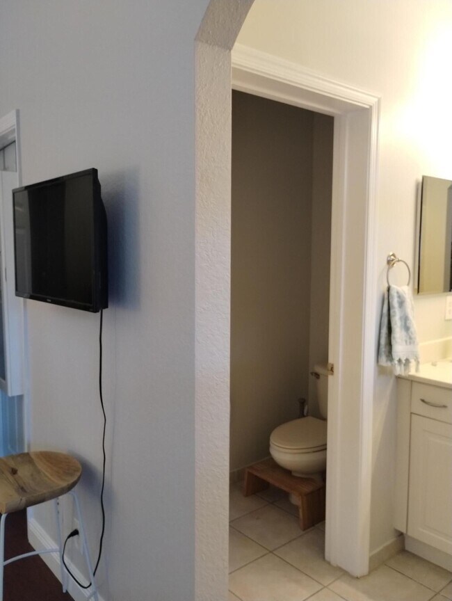 Building Photo - 2888 Hidden Hills Rd