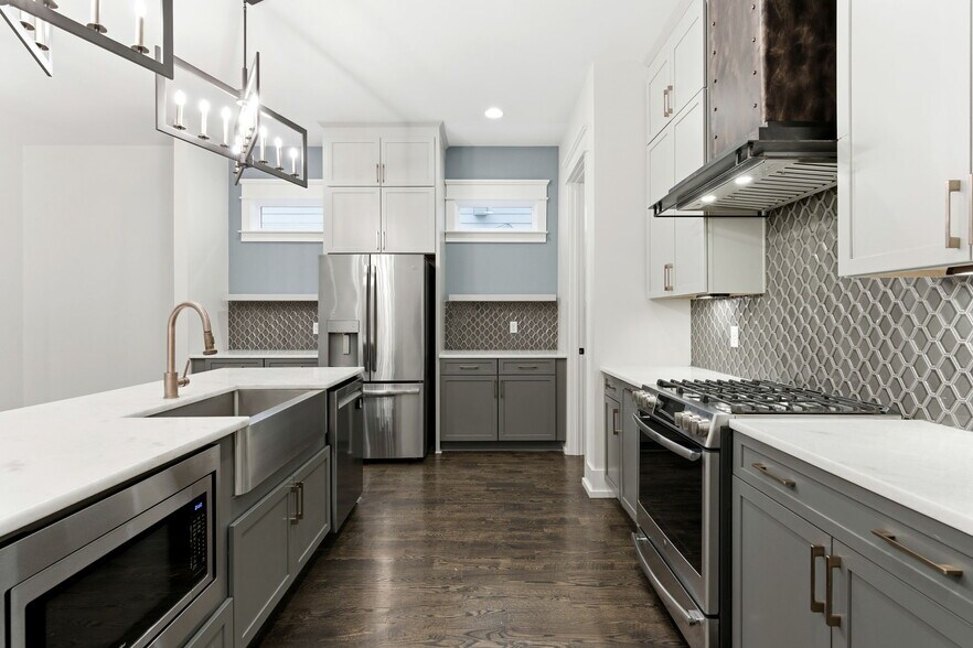 Building Photo - 1708B 15th Ave S