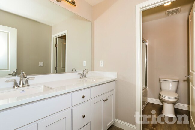 Building Photo - 2111 Comstock Ln