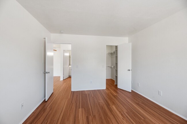 Building Photo - 215 Woodland Pkwy