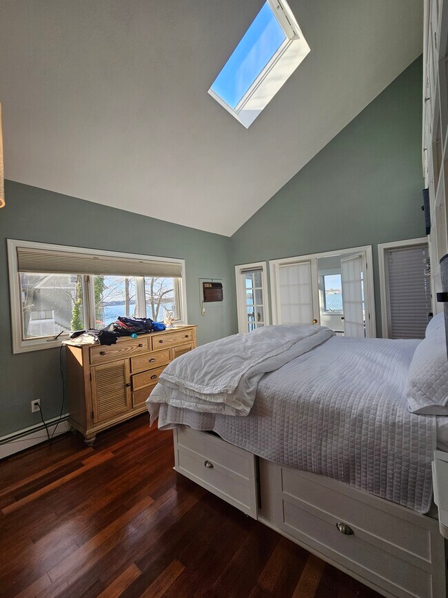 Primary Bedroom - 6 Bayview Rd