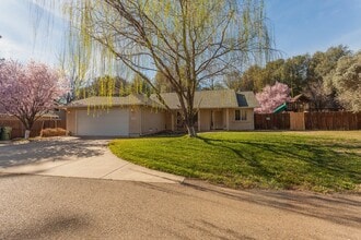 Building Photo - 1822 Heller Ln