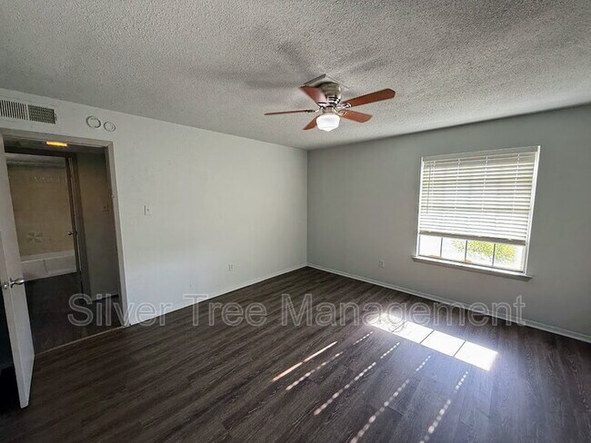 Building Photo - 4820 Wellesley Ave