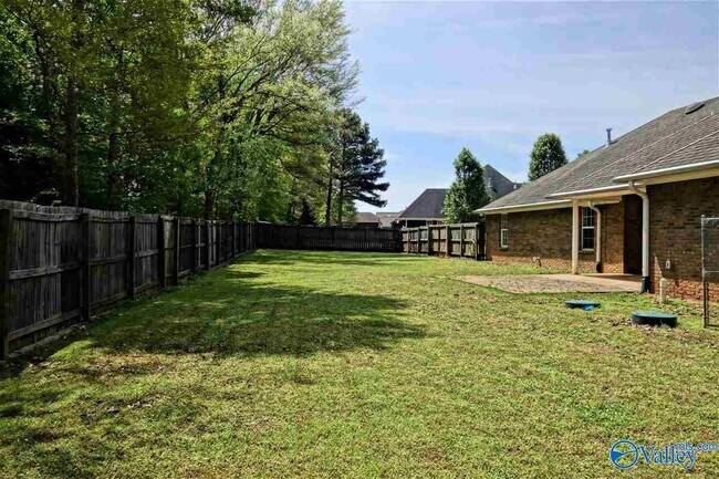 Building Photo - 16992 Woodhaven Dr