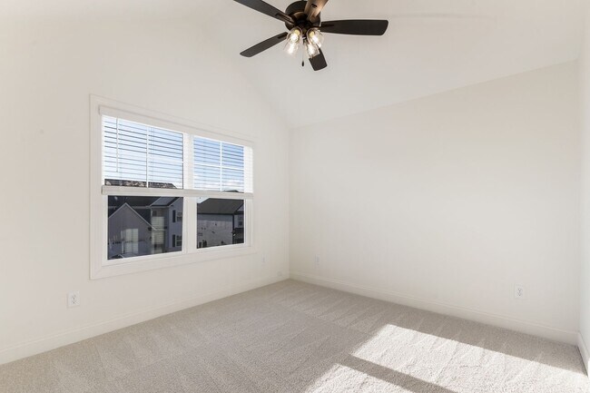 Building Photo - Maryville 37803 - 4 bedroom 3.5 bath - cal...