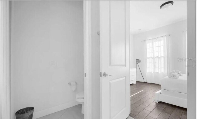 Building Photo - 450 Captiva Dr