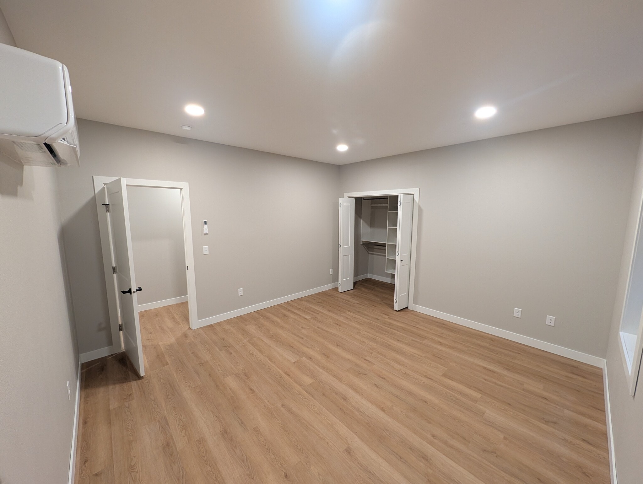 Bedroom 1 - 1 N Minnesota St