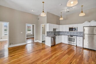 Building Photo - Vintage Vault