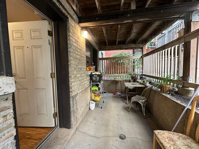 Building Photo - 7425 N Sheridan Rd