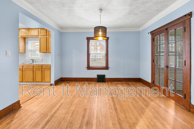 Building Photo - 3228 Fontenelle Blvd