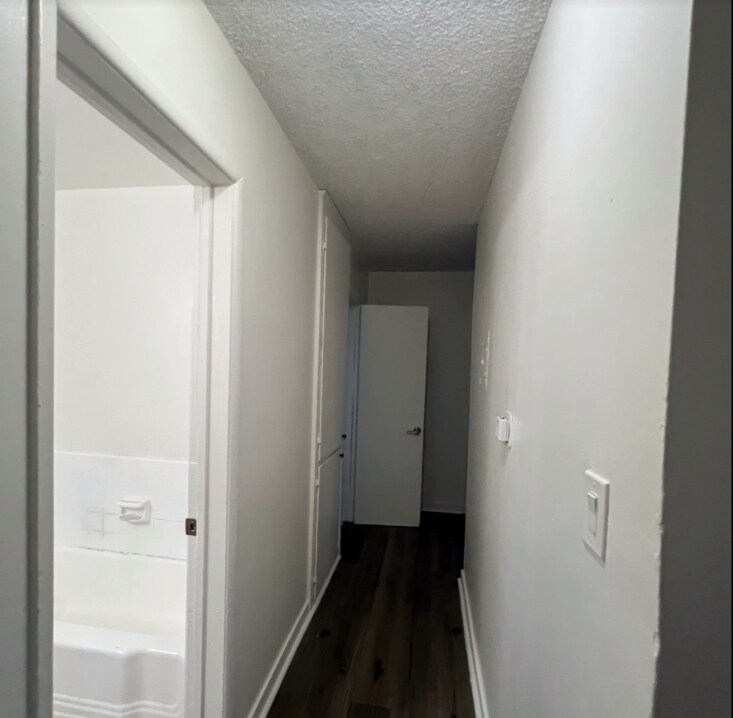 Building Photo - 1348 W 92nd St