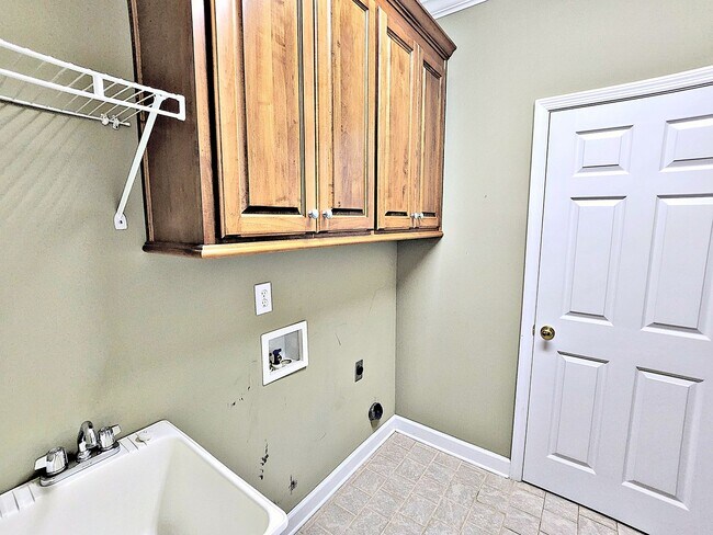 Building Photo - HOUSE FOR RENT - DECATUR