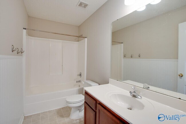 Building Photo - 530 Wade Rd