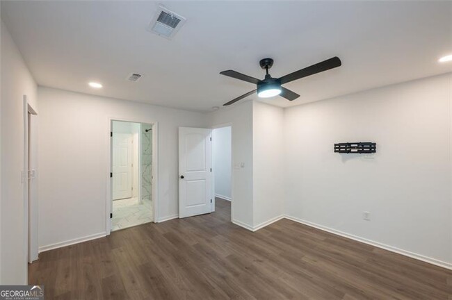 Building Photo - 83 Lucia Dr SE