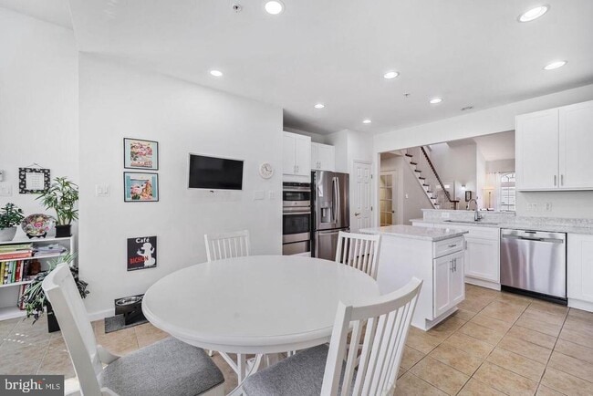 Building Photo - 2157 Vittoria Ct