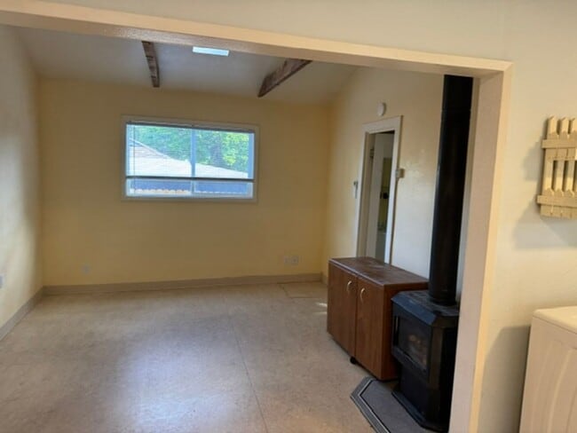 Building Photo - 236 1/2 N MOUNTAIN AVE