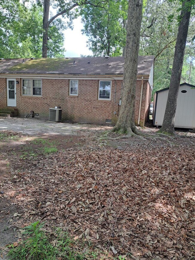 Building Photo - 242-244 Hurdle Dr