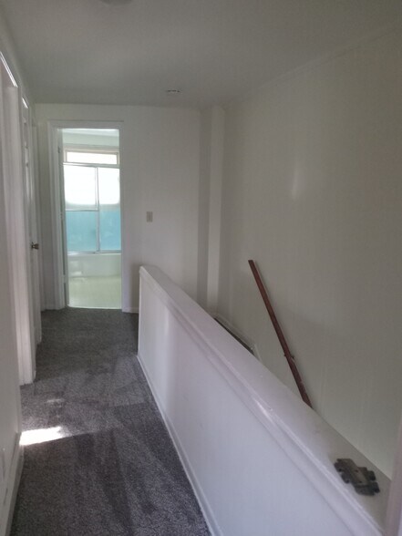 Building Photo - 1649 Greencrest Ave