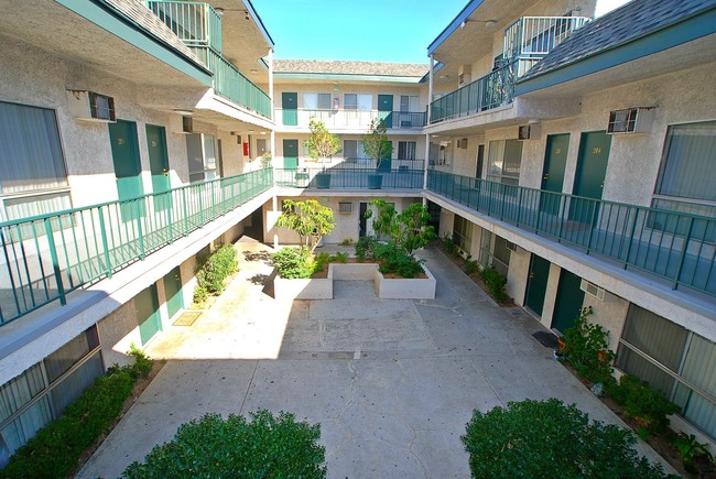 Building Photo - 20431 Saticoy St