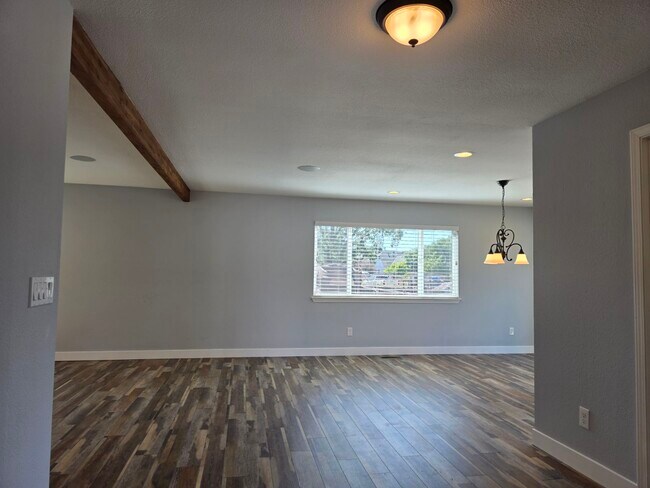 Building Photo - 780 W Cotati Ave