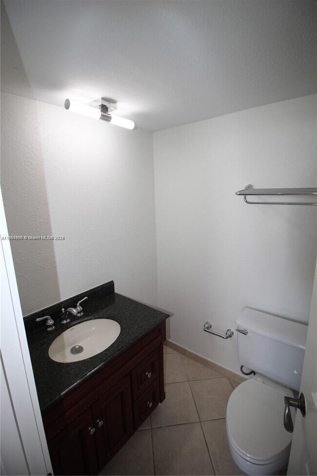Building Photo - 6770 Indian Creek Dr
