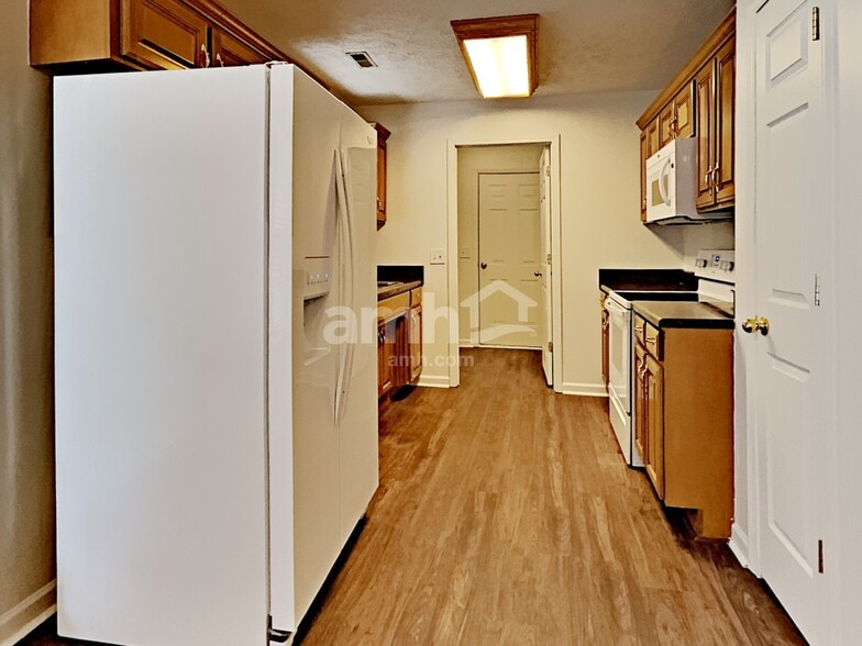 Building Photo - 3001 Mesquite Dr