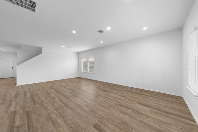 Building Photo - 16727 Hemlock Frst Ln