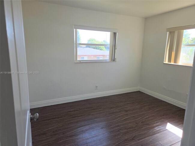 Building Photo - 5200 NW 18th Ct