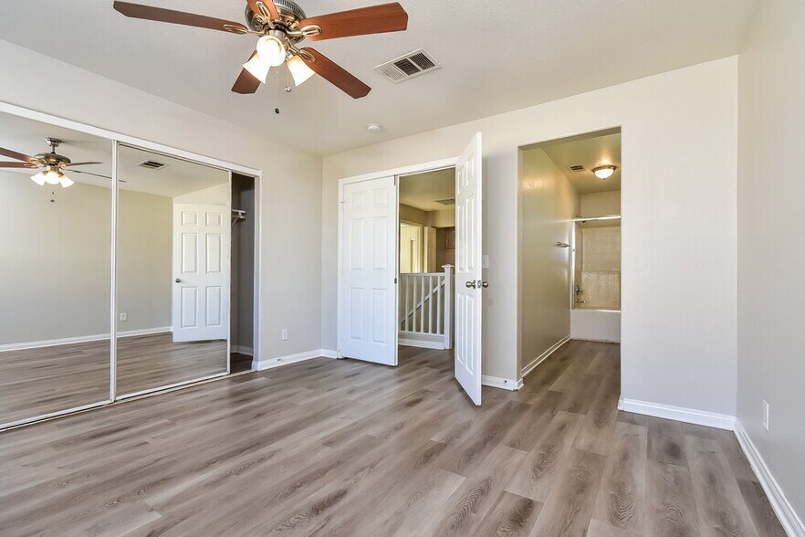 Building Photo - 4950 Attitude Ct