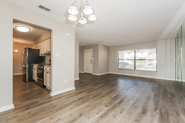 Building Photo - 813 Regal Palm Ct