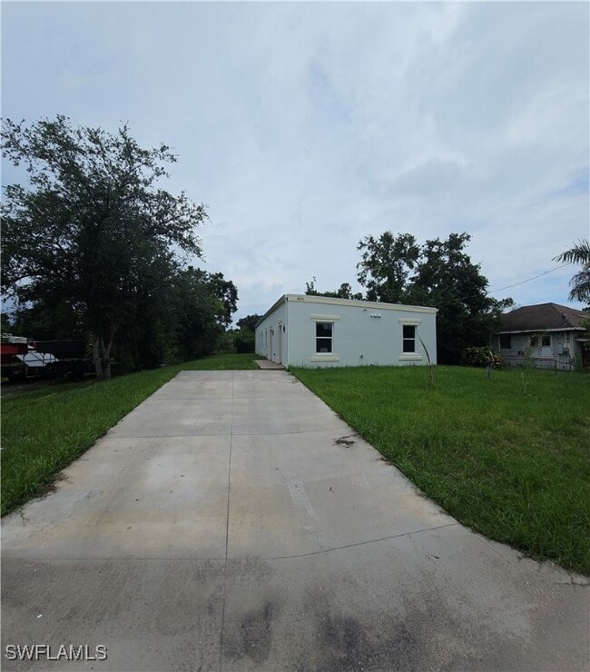 Building Photo - 3835 Lora St