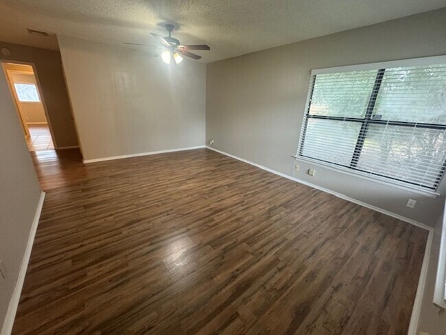 Building Photo - What a Gem! Spacious, Renovated 1-Story Ho...