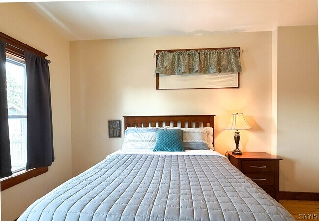 Building Photo - 1015 White Pl