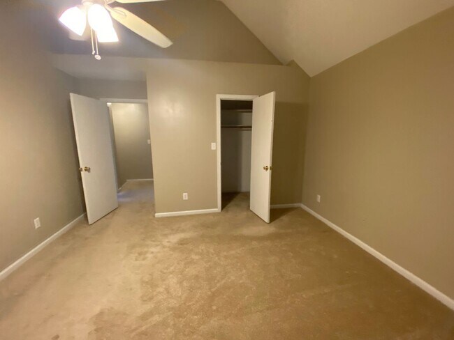 Building Photo - 343 Chesapeake Square Unit 4 (Wimbledon Chase) Chesapeake 23320