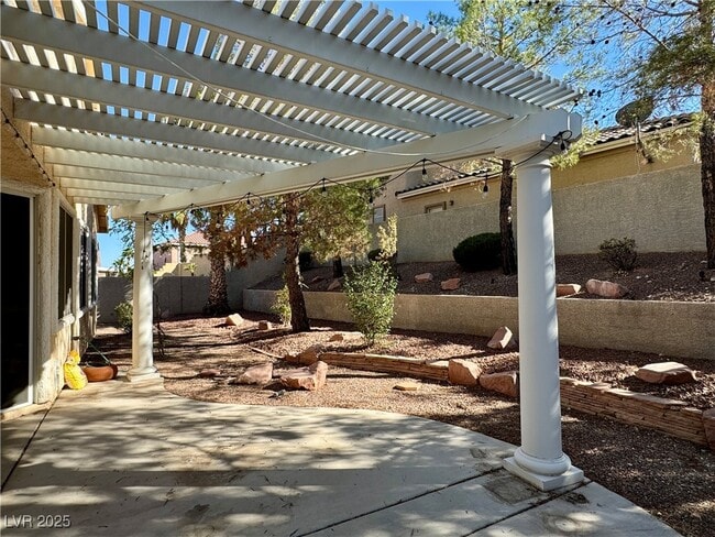 Building Photo - 10137 Crest Brook Pl