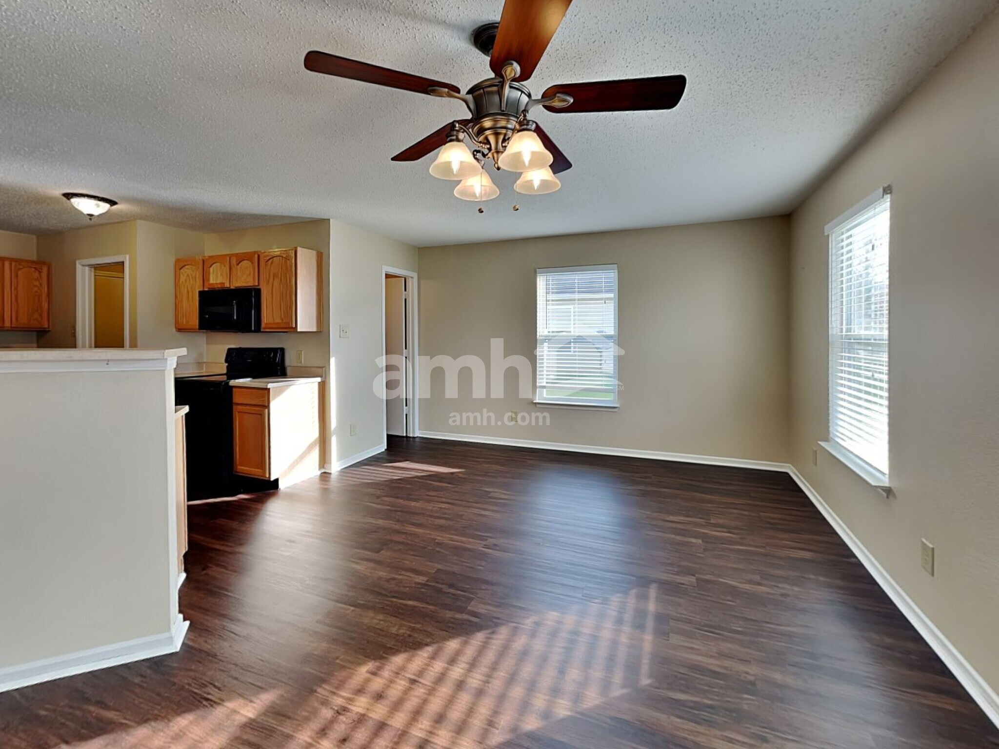 Building Photo - 1221 Redwood Dr