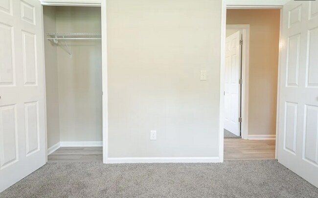 Building Photo - 2114 Amber Dr