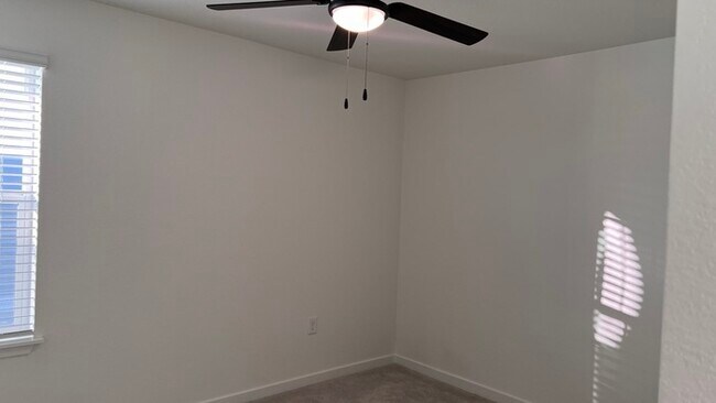 Building Photo - Charming 3 beds 2 baths in Commerce City!