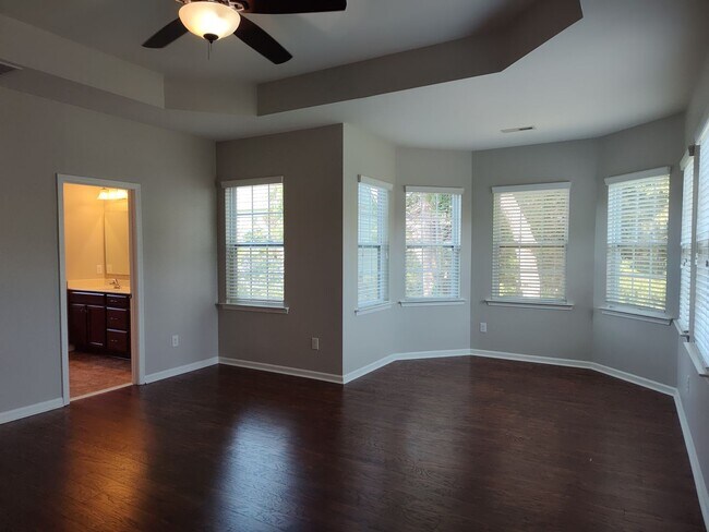 Building Photo - Beautiful home located in the Ardrey Woods community!