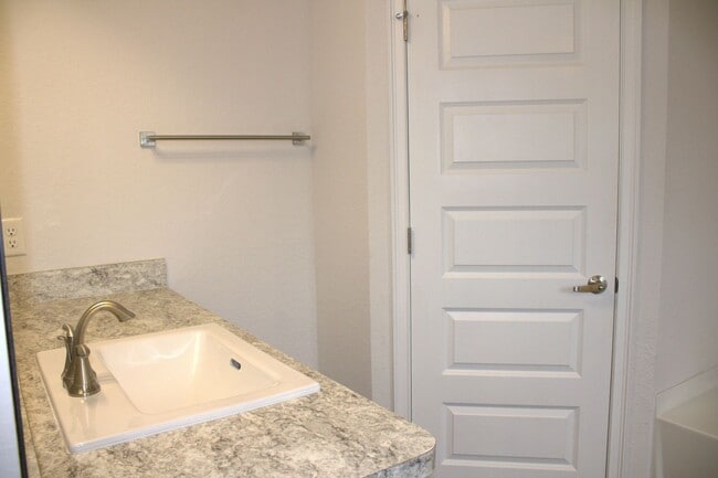 Building Photo - 4BR/2BA home available for rent in Weeki Wachee