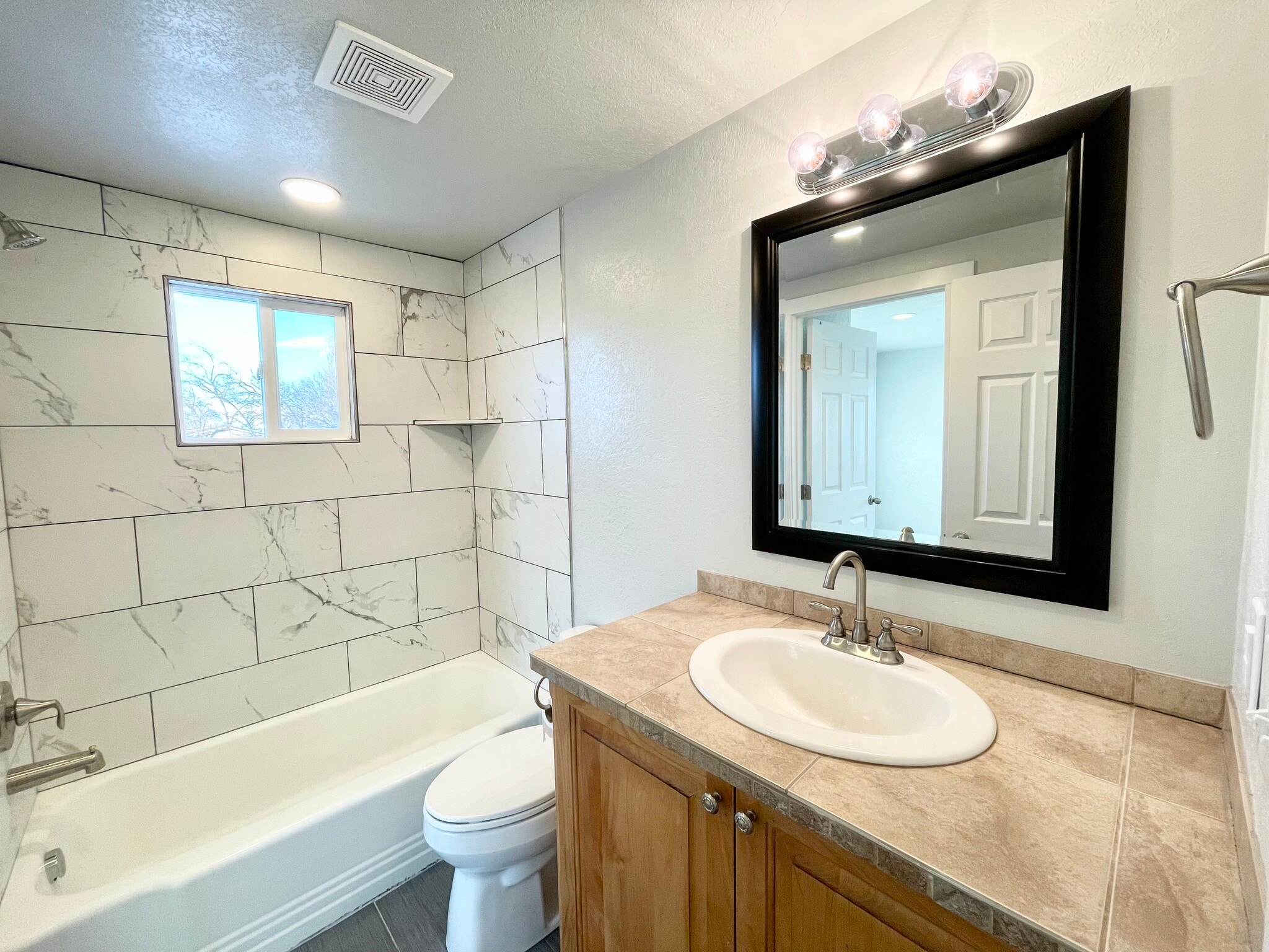 Building Photo - 564 W 5275 S