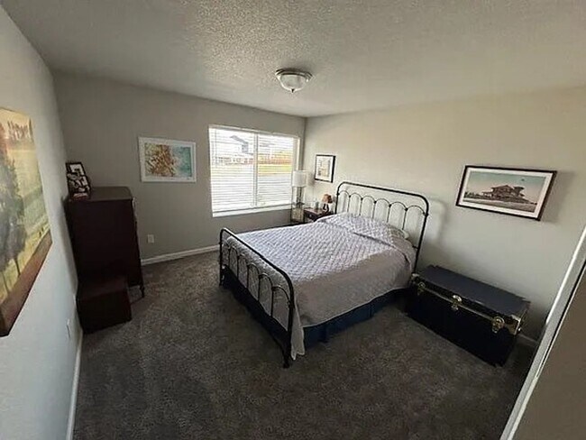 Building Photo - 3 Bed | 2.5 Bath | A/C | Fenced Yard | Near Military Bases