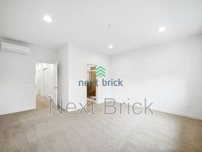 Building Photo - 15779 NE 15th St