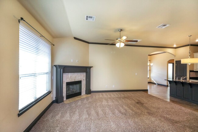 Building Photo - Beautiful 3 Bed, 2 Bath in Highly Sought A...