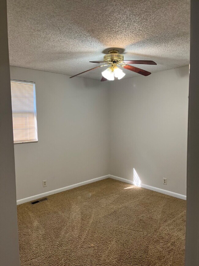 Building Photo - 416 Ocala Ct N