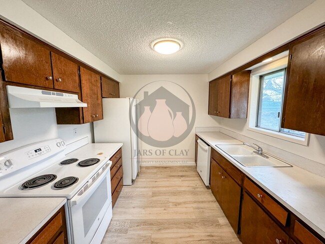 Building Photo - Beautifully Renovated Home -