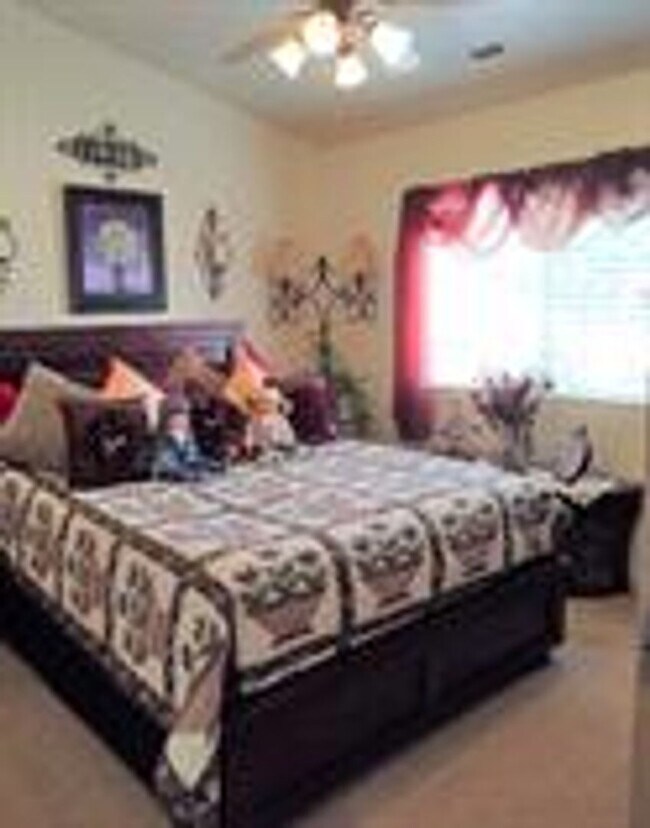 Building Photo - Snow Canyon Home!